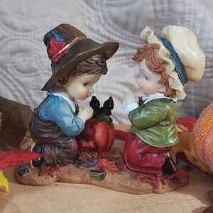 BOY & GIRL PILGRAMS WITH x2 BLACKBIRDS